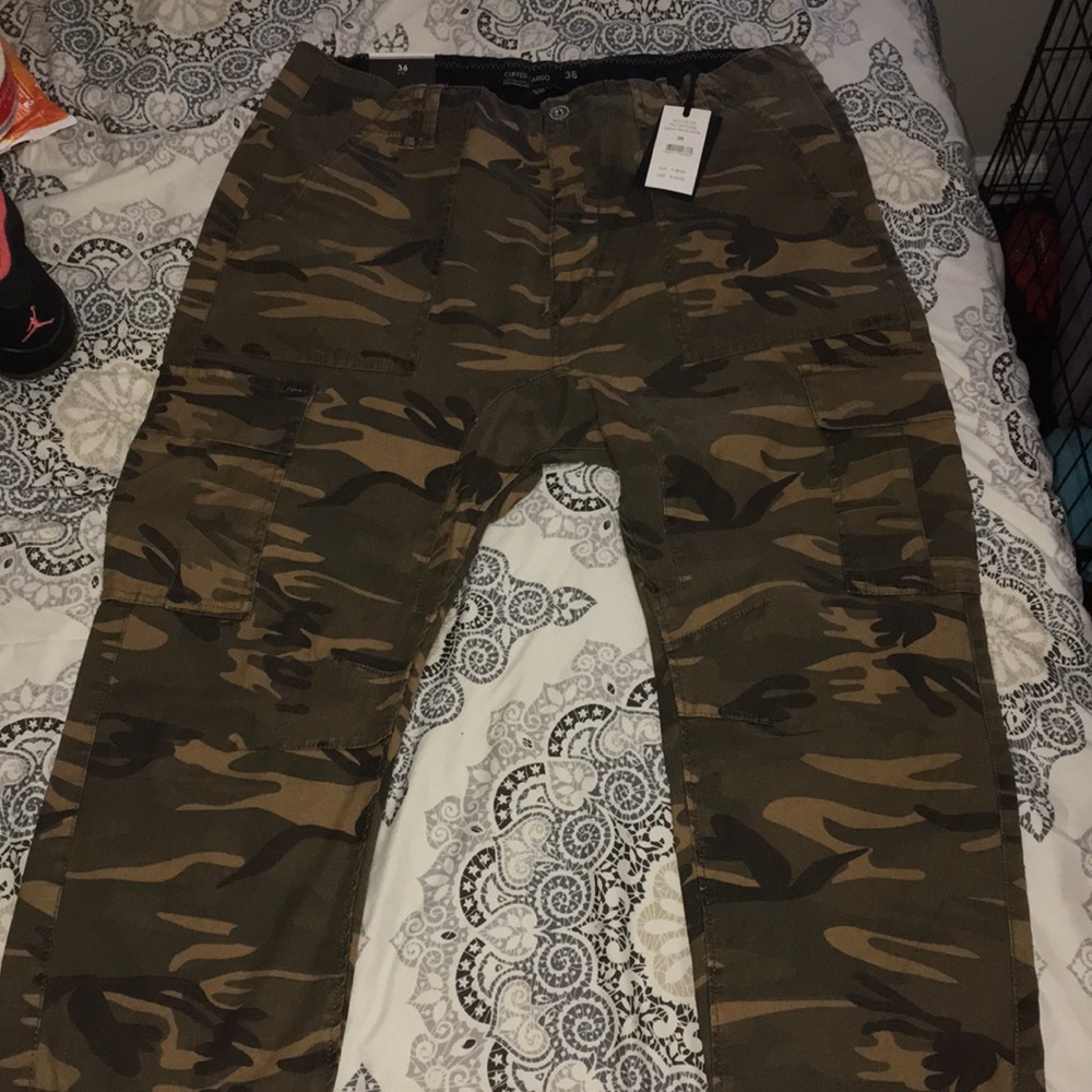 BNWT Cuffed Cargo Pants Camouflaged Size 36 Jogger